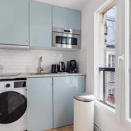 Charming Parisian In Bastille Marais Apartment