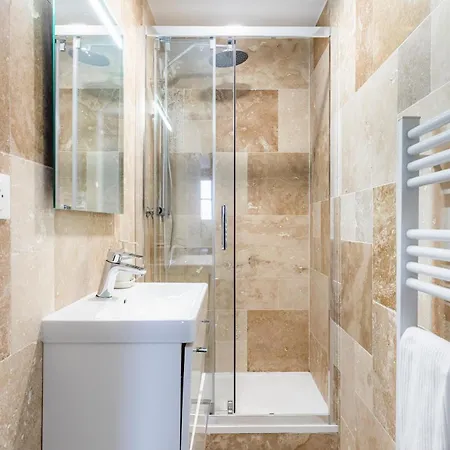 Charming Parisian In Bastille Marais Apartment